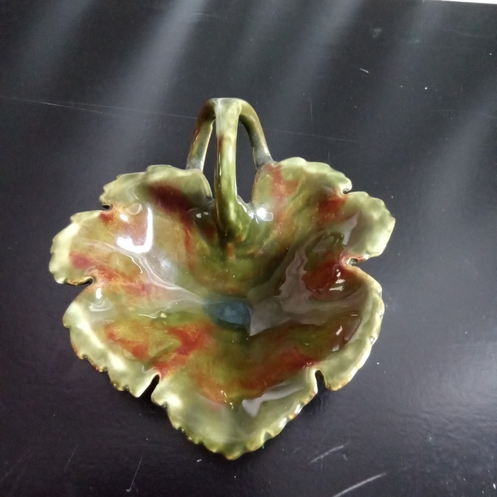 Bybee Pottery Kentucky Leaf Dish Green Red Drip Glaze Ceramic Handle Bowl 6in